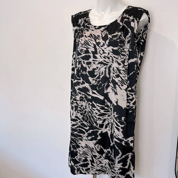 NEW In Wear Sinori Lightweight Dress Size 8 Medium Black & Beige Print $129 BNWT - Picture 2 of 14